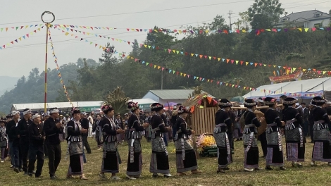Vủi Bun Vốc Nặm – Lào miền nhây vuồn uz ziêm Lai Châu