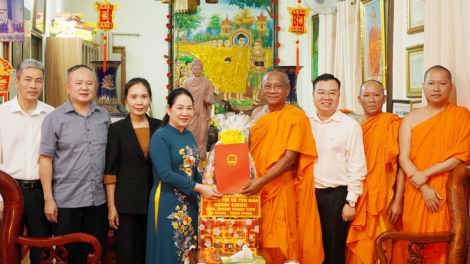 MENTRI BANGSA SAONG AGAMA TADHAU AYUH TET CHOL CHNAM THMAY DI BAN RAYA HO CHI MINH 