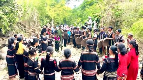 Gum pơgôp pơgang glai, akŏ pơdong tơlơi hơdip phrâo ƀơi să Gao, Gia Lai