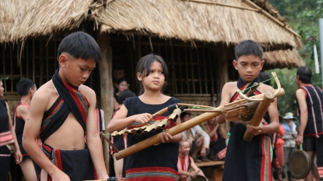 Tanh bĕ ayong dăm jŭ