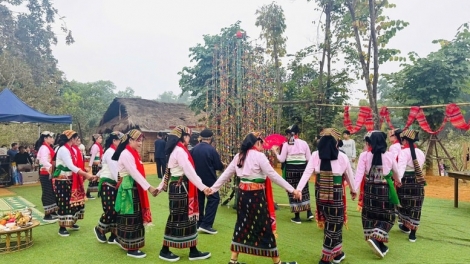 LIÊM PR’HAY ĐHR’NIÊNG BH’RỢ DA DING CA COONG ĐHỊ VÊÊL VĂN HÓA – DU LỊCH ZÂP ACOON COH VIỆT NAM