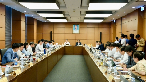 Quốc hội cribơyai rơndap lơh Adat Càr lơgar, lơh pràn tam pà kâp ai Hà Nội in