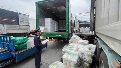 HẢI QUAN HẾT VIỂC QUÁ CỪN VẰN, TẢNG LÀN LẲC PUÔN KHAI SLÌ CHẢI LẸ