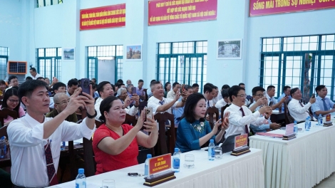 Minh phương tơ̆ Đăk Lăk pơtơm tơdrong jang “Tơdrong jang kơphô̆, tơdrong jang pơlei, teh maih adoi plang asong”