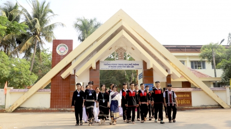 M’PÂNG THẾ KỶ “T’VAIH CÁN BỘ” TƠỢ TRƯỜNG DÂN TỘC NỘI TRÚ N’TRANG LƠNG TỈNH ĐẮK LẮK