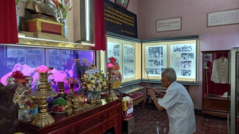 Kahan hđăp 30 thŭn mkŏ mjing alŭ wăl bi hdơr kơ Khua gĭt gai Hồ Chí Minh