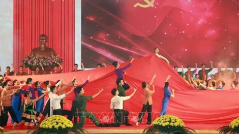 Tổng cục Chính trị QĐND Việt Nam ƀư rơh kahgĭt 80 năm nar way ơm n’hanh vơt dơn Huân chương mât neh dak hạng ngoăy.