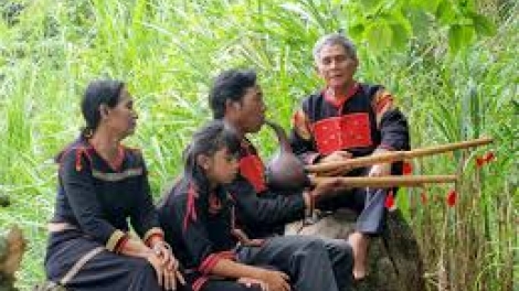 Nhờ Đảng đồng bào có cuộc sống ấm no