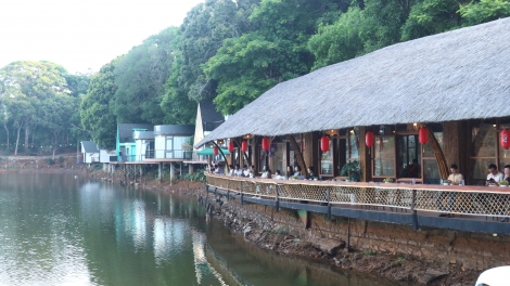 Long têa Hồ Toong Đam po tơdroăng ki pơtê ngăn loăng pơlái kong kế, tơtêk trâu ôm hyô Măng Deang