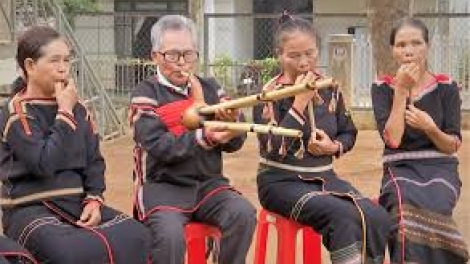 Mtă mtăn kơ amai adei (Dặn dò chị em)