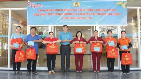 ភ្ជាប់ការកសាងបក្សជាមួយការគិតគូរជីវភាពរស់នៅជូនប្រជាជន ផ្សព្វផ្សាយស្មារតីទិវាពលកម្មអន្តរជាតិ០១ឧសភា។