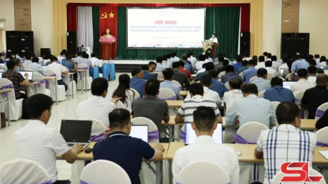 Sơn La gziáo pủi cán bộ, nhniều tzòi hang, tạp ếnh sỉ tào phát héng xiếp khzáo lống vuônz ziêm pẩu tào seng