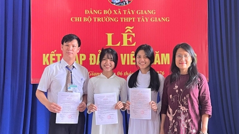 BƠR HỌC SINH CƠ TU BƠƠN KẾT NẠP ĐẢNG LALĂM G’LUH THI TỐT NGHIỆP THPT 2026
