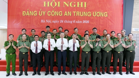 ពត៌មាន ម៉ោង​ ៦