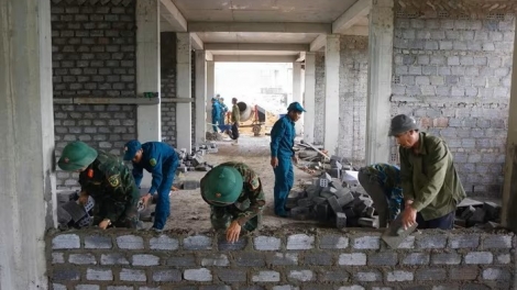 QUẢNG TRỊ K’RONG 300 CÁN BỘ, CHIẾN SĨ ZOOI PA DƯR TRƯỜNG NỘI TRÚ