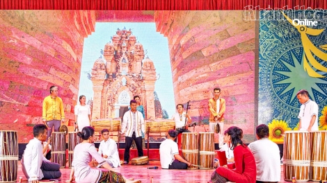 KHANH HOA SRAP GAP KA HAREI RAYA ILAMO BANGSA CAM DALAM NEGAR