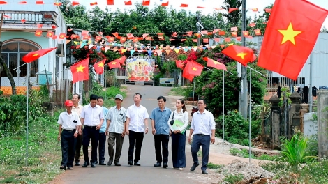 Kuăn pơlê pêi chiâk Dak Lak pro lĕm ăm pơlê cheăm ing mâu tơdroăng cheăng ki kŭn