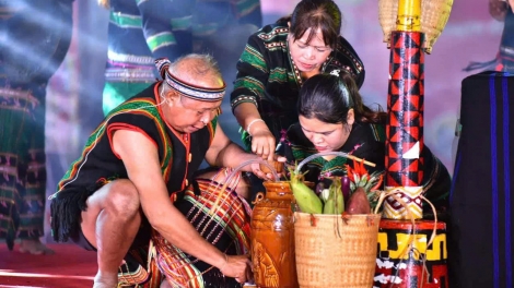 Jâ HBrơi rak vế túa lĕm tro dêi hdrông M’Nông