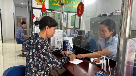 QUỴ PANG HƯA PỈ NOỌNG MÌ CHÈN PỔN CHĂN ĐÂY DÚ BẢN CỎN