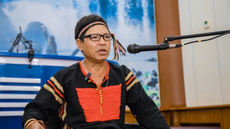 Đôi chân trần