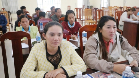 PA CHOOM C’NĂL ĐĂH RAU LIÊM MA MƠ BHLƯA PÂN ĐIL PÂN JƯIH ĐOỌNG HA PÊÊ T’COOH BHƯƠL, TRƯỞNG CR’NOON, MA NƯIH BẤC NGAI CHĂP