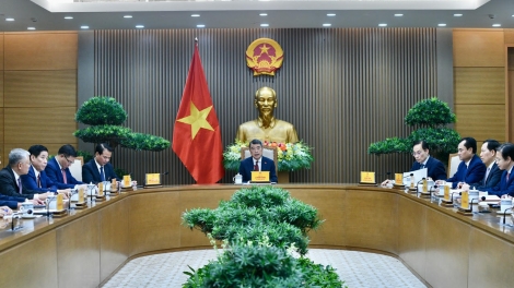 Khua dêh čar ơi Lê Minh Hưng pơhiăp telephôn hăng Khua dêh čar Khač Lý Cường