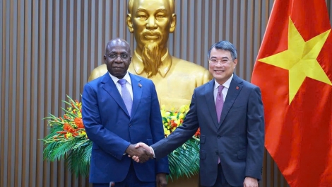 Pôa Lê Minh Hưng, Ngế pro xiâm hnê ngăn tơnêi têa tơdah Ngế xiâm tơpui kâ kong têa Angola
