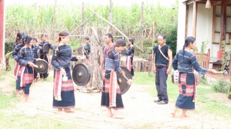 Đơs tàm sơrbŏ bơr kờñ gơboh ùr klao