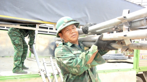 Rmôt vũ trang “tâm pă ŭnh” ta ntŭk kan ndâk ƀư ngih samƀŭt nội trú 2 gưl nkual n’har bri  