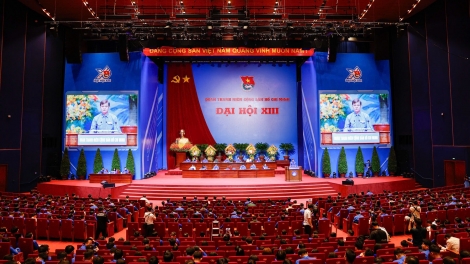 Hneăng hôp Đoân Droh rơtăm Kŏng san Hồ Chí Minh rôh má XIII châ tơƀrê lĕm
