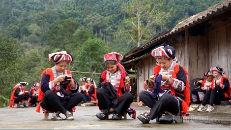 MÒN ĐÂY PỬA TỈ FUÔNG HẾT VIỂC NÈM SLOONG THẮN DÚ BÚNG DÂN TỘC NỌI CẦN