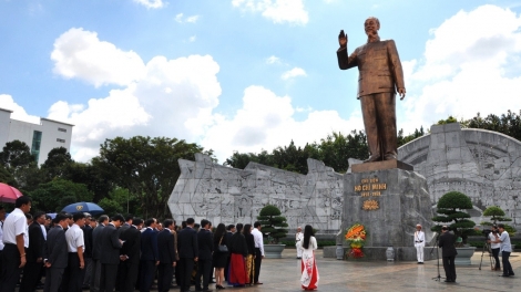 Đêm nghe hát đò đưa nhớ Bác