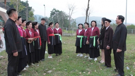 POÓC LẨU CÚA CẦM SÁN DÌU 