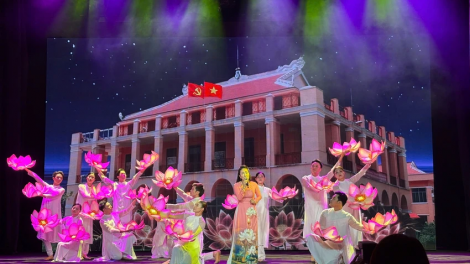 BAN RAYA HO CHI MINH BREI PEIH NGAK JAIK 100 DANAK DAK SENI NGHE THUAT PAHADAR 50 THUN BAN RAYA MEK ANGAN WA HO