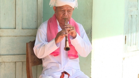 Ngế rak idrâp chuât khiê̆n saranai a pơlê Chăm Lâm Thuận
