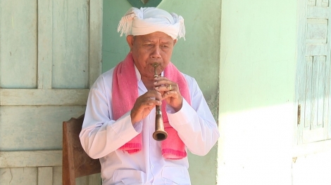 Người giữ thanh âm saranai ở làng Chăm Lâm Thuận