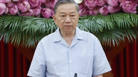 PRÁ XAY PR’LƯCH ÂNG TỔNG BÍ THƯ, CHỦ TỊCH NƯỚC: XAY MOON, BHRỢ GHIT RÂU CHR’NĂP T’BHLÂNG BHR’LẬ, PA ZƯM APÊÊ CHR’VAL, PHƯỜNG
