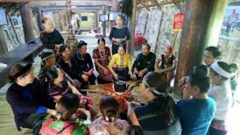Ba vâ xeh nu pang hla dru (Yêu em trong lặng thầm)