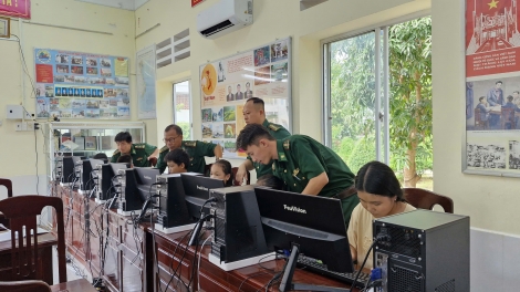 ប៉ុស្តការពារព្រំដែនរួមដំណើរជាមួយសិស្សានុសិស្សក្នុងបរិវត្តកម្មឌីជីថល