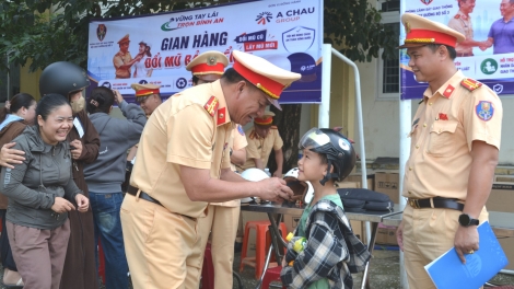 CẢNH SÁT C’LÂNG P’RANG ĐÀ NẴNG BHRỢ XA NAY BH’RỢ “NHÂM TÊY K’ĐHƠỢNG LÁI - ZÊNG RÂU TÊÊM NGĂN”