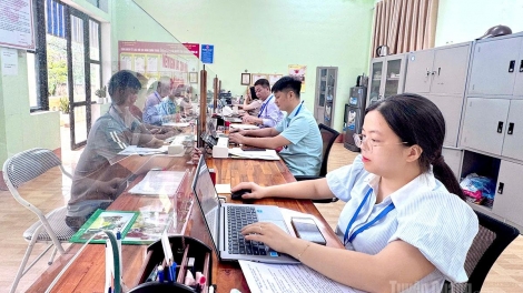 TỈ HẾT VIỂC PANG HƯA PỈ NOỌNG CHĂN ĐÂY