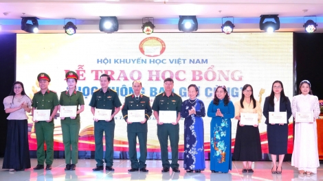អាហារូបករណ៍ "រៀនសូត្រគ្មានទីបញ្ចប់" - ផ្សព្វផ្សាយស្មារតីសង្វាតរៀនសូត្រតាមគំរូលោកអ៊ំហូ