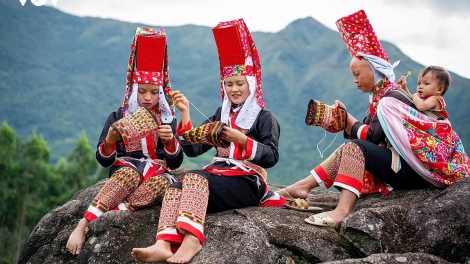 BÌNH MINH TRÊN RẺO CAO (DÂN CA DAO)