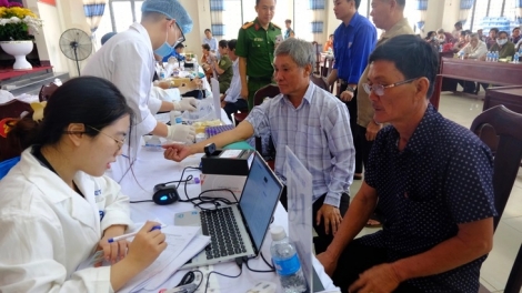 - MEK MAU DUT IEK ADN PIAH DUAH GAUK GAR DI LIET SI HUỲNH VĂN QUÊN