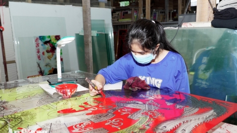 ថែរក្សាព្រលឹងសិល្បៈគំនូរលើកញ្ចក់នៃភាគខាងត្បូង
