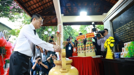 THU TUONG LÊ MINH HƯNG HU MBAOK DI VAR NGAK BRUK DUAH PATAOM ATAU TALANG LIET SI DI BEIN BINGU LÊ THỊ RIÊNG 