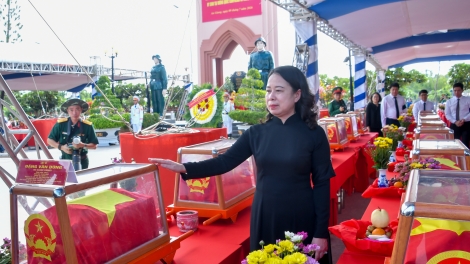 ពត៌មាន​ម៉ោង១៥