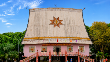 Tiếng hát đêm nhà rông