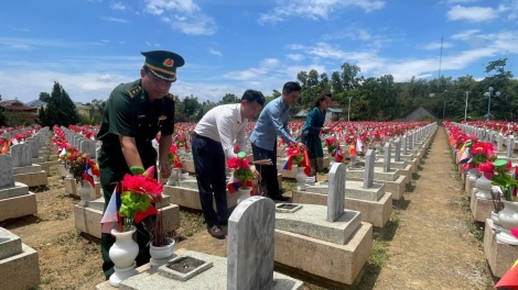 DOM BHUM PALEI DALAM NEGAR PEIH NGAK RILO BRUK BAYAR DHAR PHOL