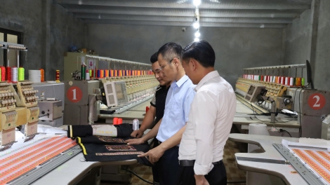 C’LÂNG BHRỢ CHA ÂNG ĐHA ĐHÂM MANƯIH MÔNG ....